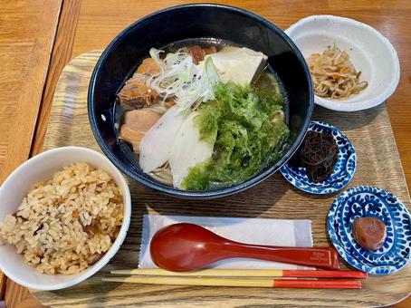 沖縄料理の定食 ジューシーとそばのセット 沖縄料理,定食,ジューシーの写真素材