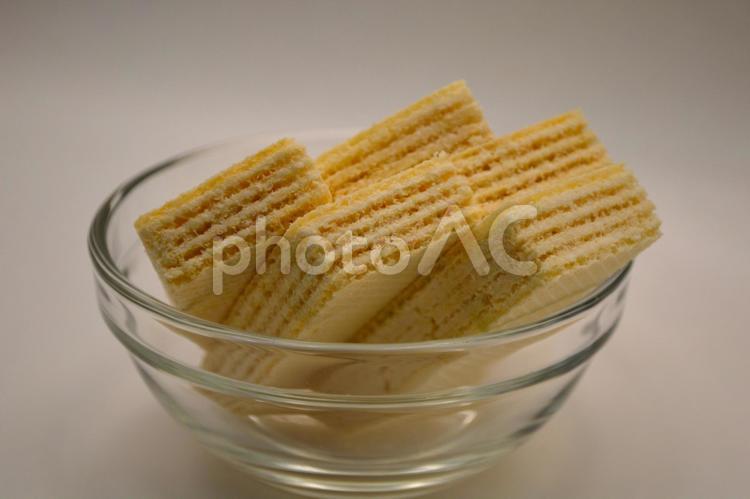グラス容器に入ったウエハース ウエハース,チョコ,クリームの写真素材