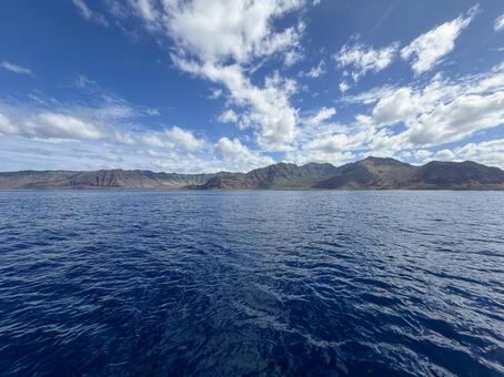 海からマクア・ケアアウ森林保護区を見る ハワイ,アメリカ,オアフ島の写真素材