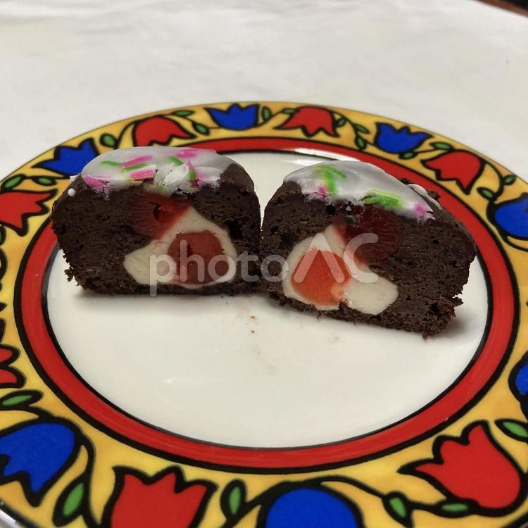 クリームチーズとベリーのガトーショコラ ガトーショコラ,カップケーキ,スイーツの写真素材