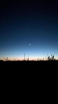 夕空のグラデーション(縦) 空,グラデーション,夕方の写真素材