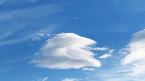 ふわふわ 雲 ふわふわ 雲 空,ブルー,雲の写真素材
