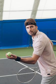 スポーツウェア姿の男性のテニス風景 男性,外国人,テニスの写真素材