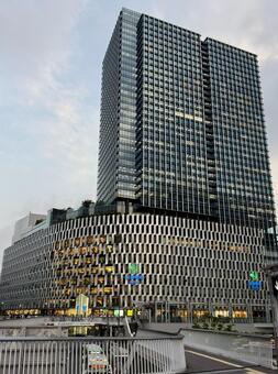 夏の夕方の大阪駅前の街並み 大阪府,オフィスビル,阪急の写真素材