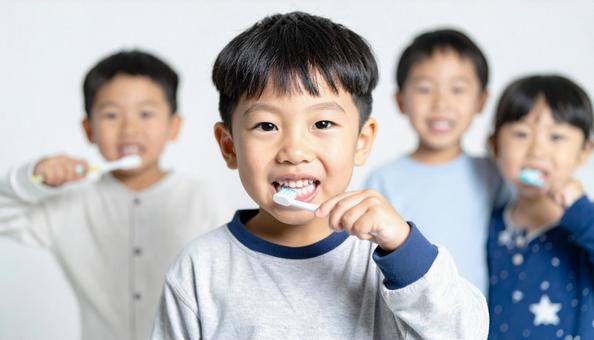 お泊り保育で一緒に歯磨きをする園児たち お泊り保育で一緒に歯磨きをする園児たちの写真