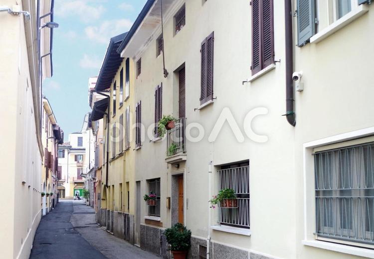  路地裏の古い町並み　クレーマ　イタリア イタリア,イタリー,イタリヤの写真素材