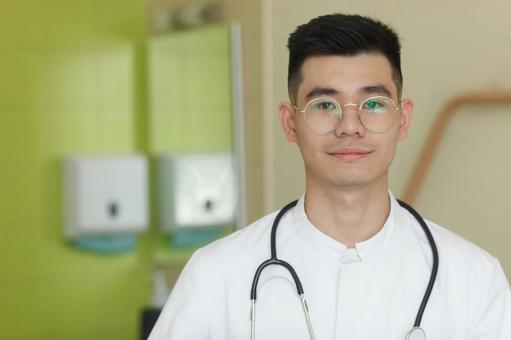 アジア人男性医師2 アジア人男性医師2の写真
