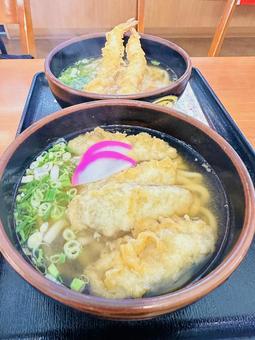 うどん 夕食,外食,食べ物の写真素材