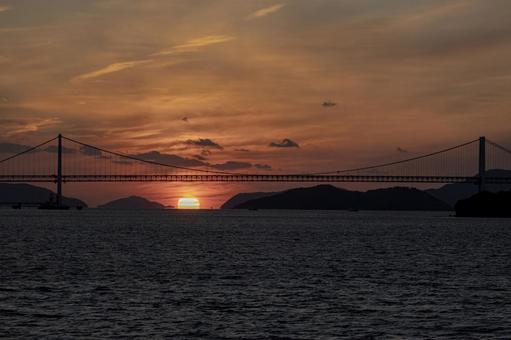 だるま夕陽終わりました。また明日。 だるま夕陽終わりました。また明日。の写真