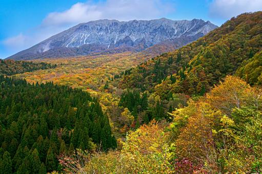 鍵掛峠の紅葉 秋の景色,鍵掛峠,鳥取の紅葉の写真素材