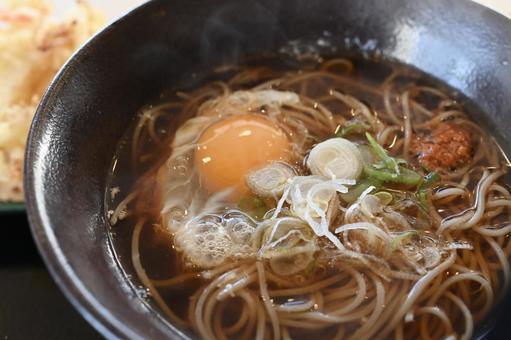 ランチメニュー 月見そば アップ ランチメニュー 月見そば アップ 蕎麦,ソバ,温かいの写真素材