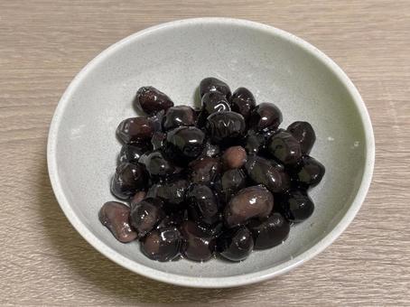 おうちで作った黒豆 おうちで作った黒豆 食べ物,料理,和食の写真素材