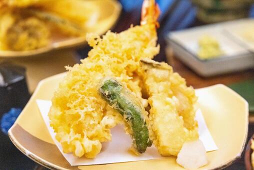 居酒屋で食べる天ぷらの盛り合わせ 天ぷら,料理,食事の写真素材