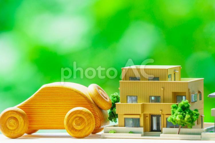 木製の車と住宅模型 住宅,不動産,ビジネスの写真素材