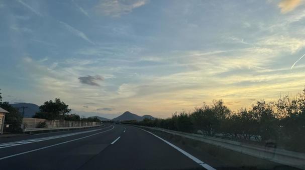 高速道路の夕暮れ 高速道路の夕暮れ 高速道路,高速,夕暮の写真素材