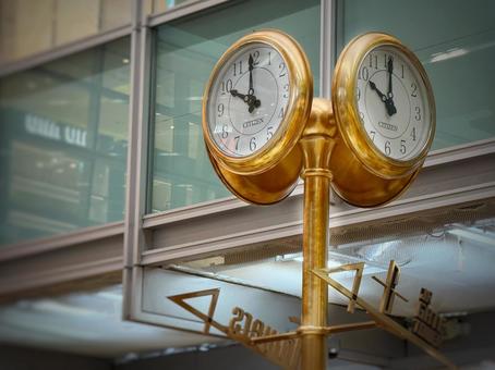 名古屋駅の金時計 ゴールド,黄金,ピカピカの写真素材