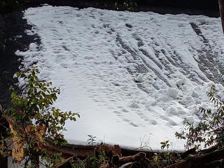 Snow-covered roof, JPG Snow-covered roof, JPG
