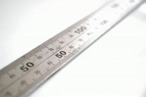 古い金属製の定規 古い金属製の定規 定規,測る,長さの写真素材