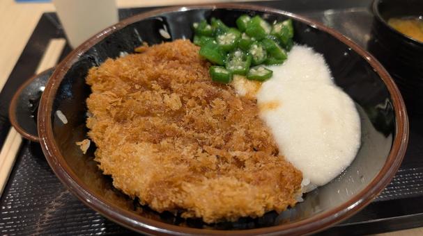 とんかつと山かけののった丼のアップ とんかつ,山かけ,のったの写真素材
