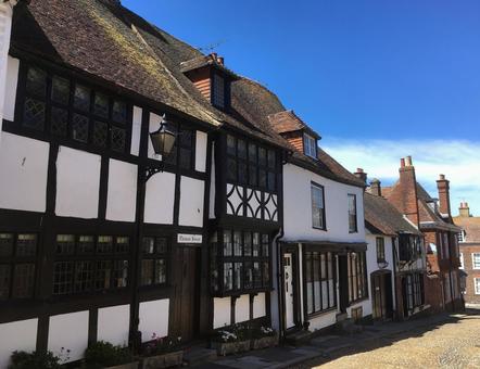 イギリス南東部ライの14世紀の建物 イギリス南東部ライの14世紀の建物 古い建物,イギリス,ライの写真素材