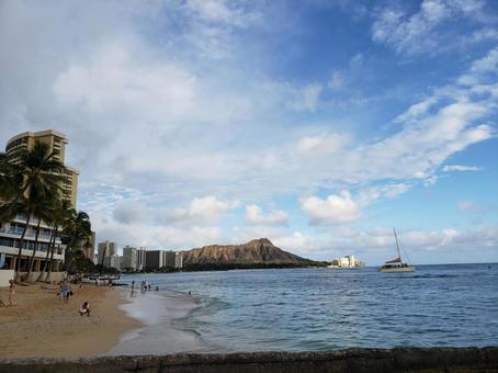 ワイキキビーチを散策 ハワイ,青空,海の写真素材