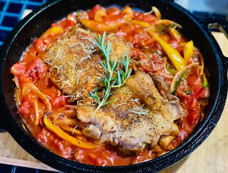 キャンプ料理 チキン料理 キャンプ料理 チキン料理 キャンプ料理,チキン,トマト煮の写真素材