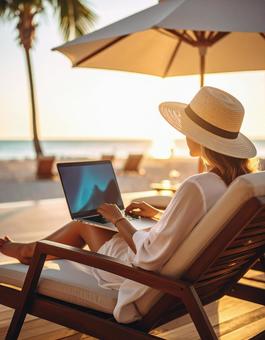 ワーケーションしている女性の写真