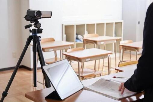 Image of shooting online lessons in the classroom, kadın, bay, öğretmen, JPG