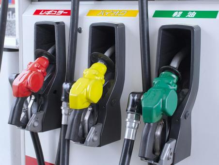 ガソリンスタンド・給油ノズル ガソリンスタンド,ガソリン,ノズルの写真素材