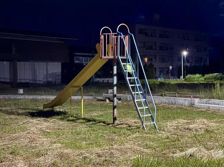 夜の公園の滑り台 公園,夜,滑り台の写真素材