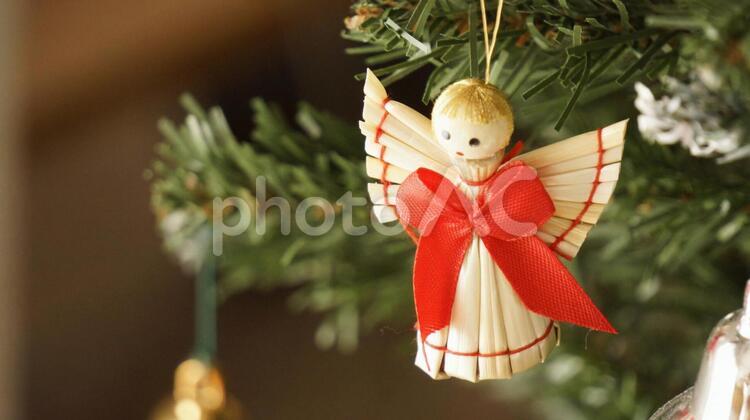 クリスマスツリーと天使のストローオーナメント クリスマス,ツリー,ストローの写真素材