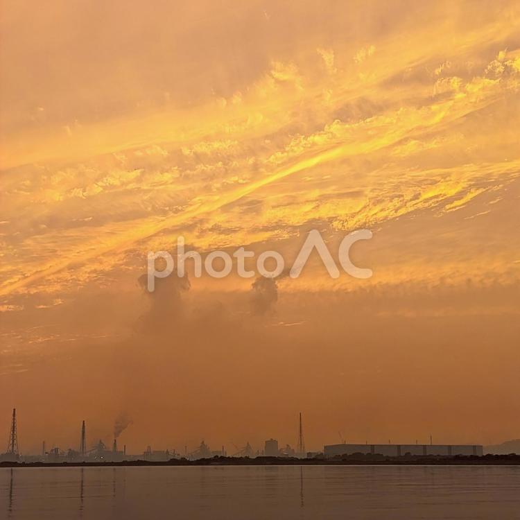 金色の夕暮れ 夕暮れ,金色,雲の写真素材