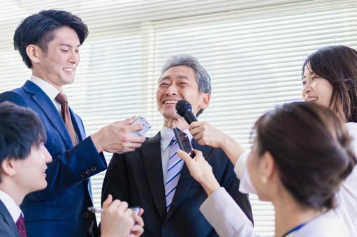 ライフスタイル 笑顔,アナウンサー,謝罪の写真素材
