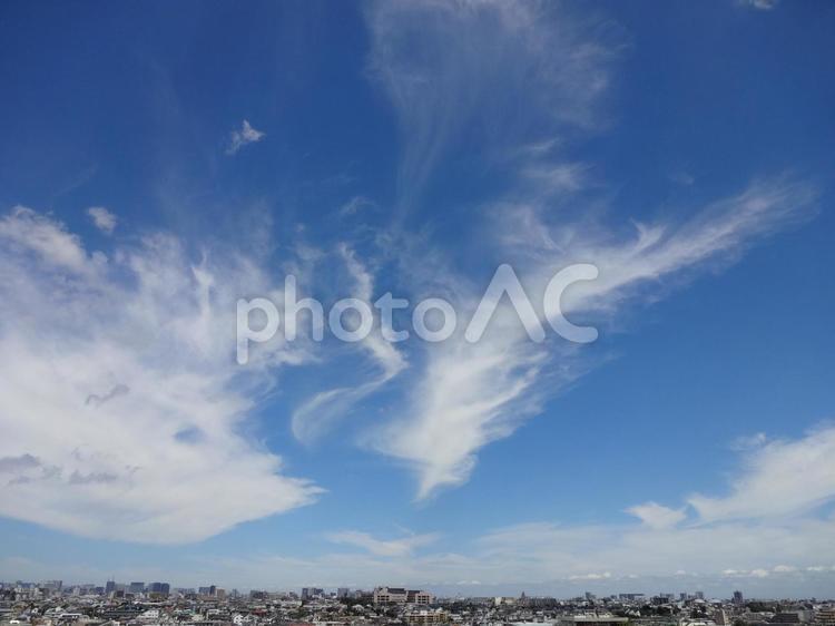 雲の優美 雲,街並み,青空の写真素材