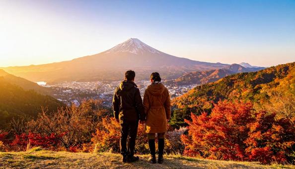 秋の紅葉の中、デートする20代カップル 秋の紅葉の中、デートする20代カップルの写真