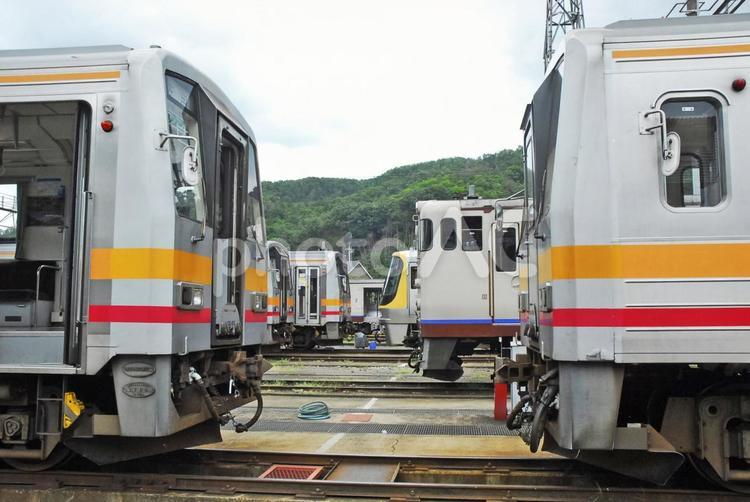 キハ１２０　キハ４０　キハ４７　車庫 電車,線路,鉄道の写真素材