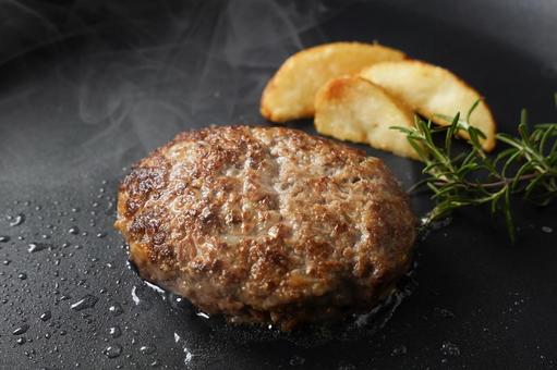 ハンバーグ ハンバーグ ハンバーグ,牛ハンバーグ,牛肉の写真素材
