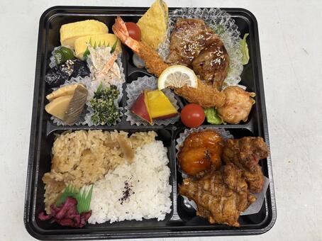 弁当 弁当,エビフライ,ステーキの写真素材