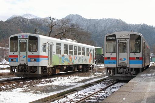 若桜鉄道、WT3300型とWT3000型 若桜鉄道,若桜駅,駅の写真素材