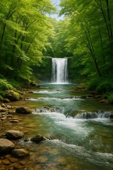 滝から流れ出す清らかな川の写真