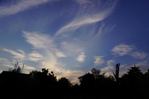 空 空 空,黄昏時,影の写真素材