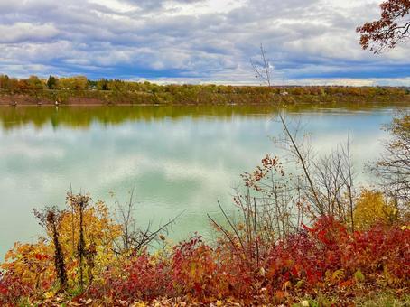 湖と紅葉 ナイアガラオンザレイク,紅葉,湖の写真素材
