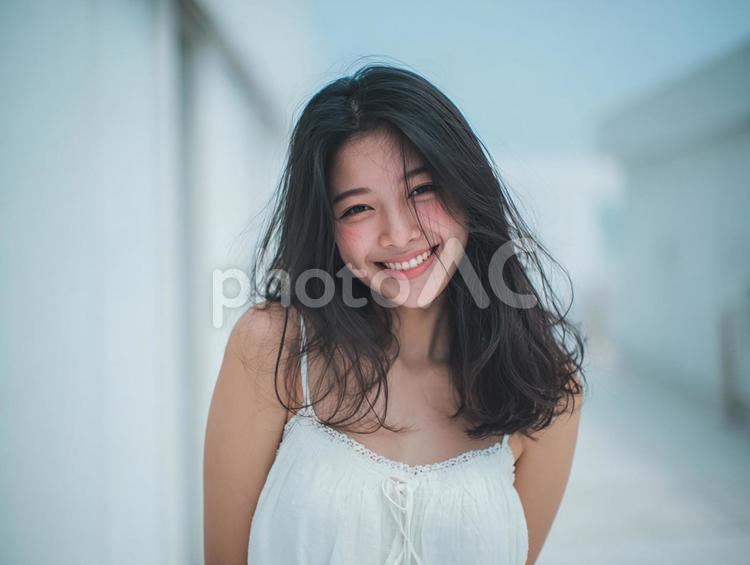 美しい自然光に包まれた女性 女性,アジア人,ポートレートの写真素材