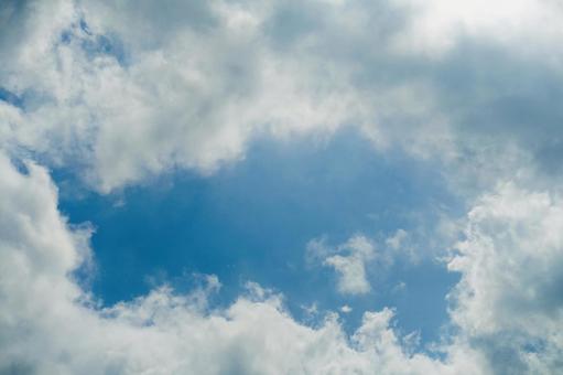 雲間の青空 雲間の青空 雲間,晴れ間,青空の写真素材