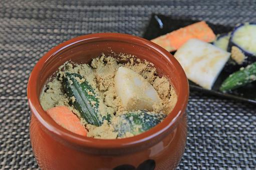 Photo, pickled vegetables, rice bran, bran bed, 