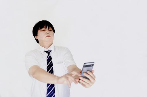 スマホ操作に戸惑う男性 ビジネスマン,男性,スマートフォンの写真素材