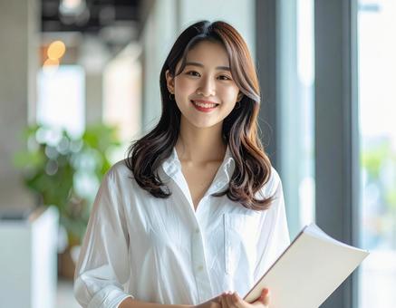 働く女性のポートレート 働く女性のポートレートの写真