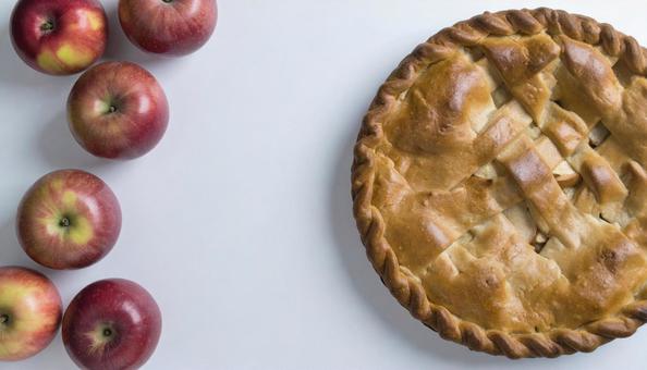 サクサクのアップルパイとりんご サクサクのアップルパイとりんごの写真