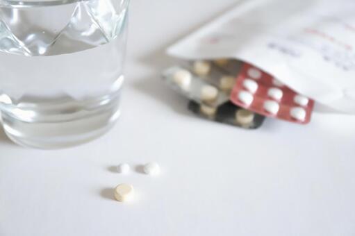 薬と水 薬,処方,風邪薬の写真素材