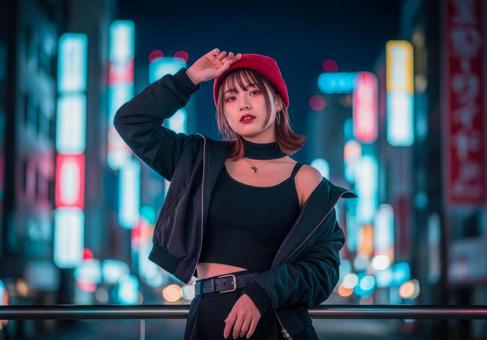 サイバー調女性ナイトポートレートの写真